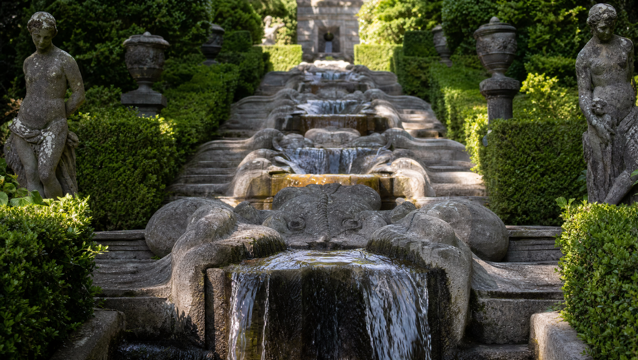 Villa Lante a Bagnaia - I giochi d'acqua della Catena d'Acqua in peperino