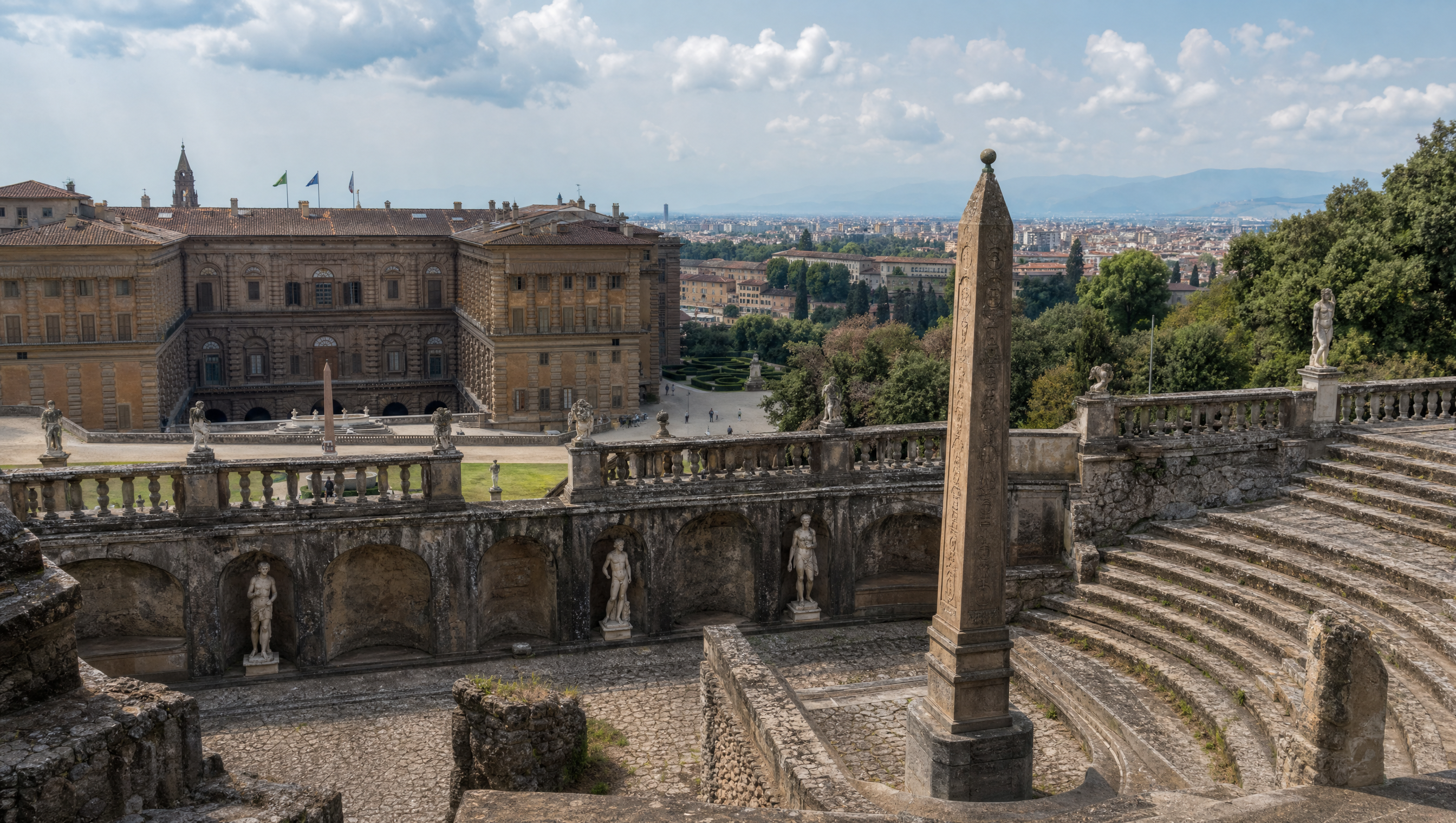 Giardini di Boboli a Firenze - L'antico anfiteatro scavato nella cava di pietraforte retrostante Palazzo Pitti