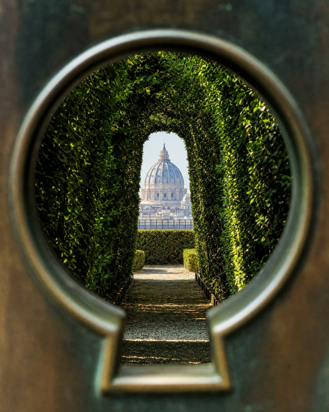 Roma dall'Aventino: un percorso tra basiliche, giardini e panorami