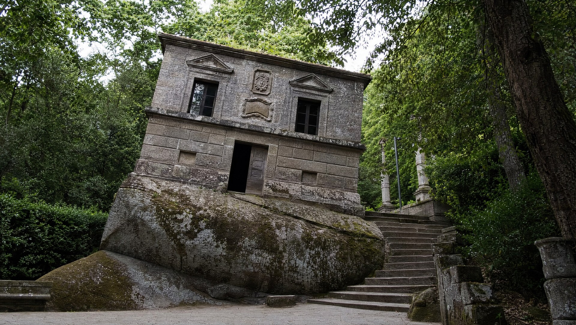 La Casa Pendente nel Sacro Bosco di Bomarzo