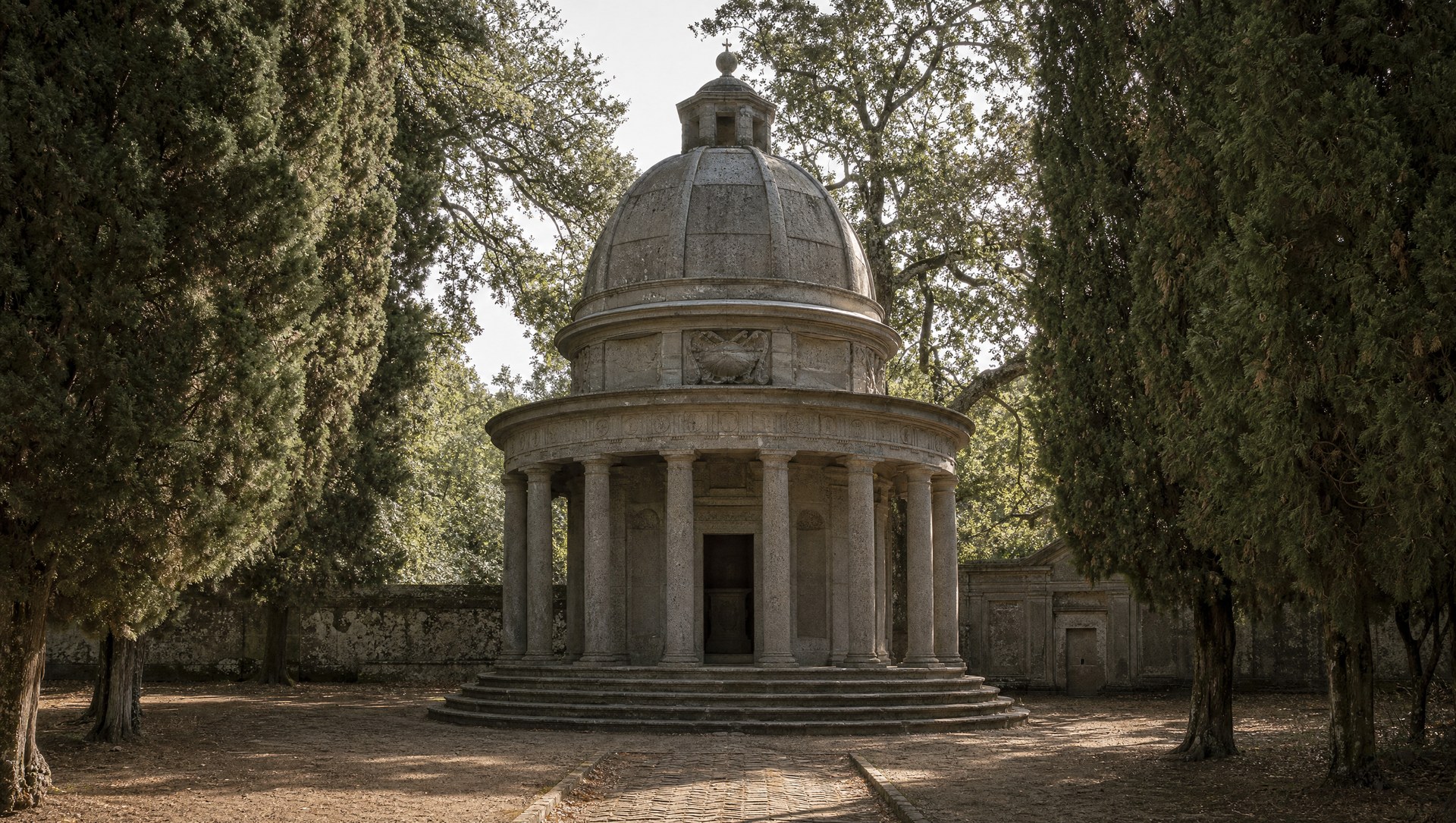Il Tempietto di Giulia Farnese nel bosco di Bomarzo