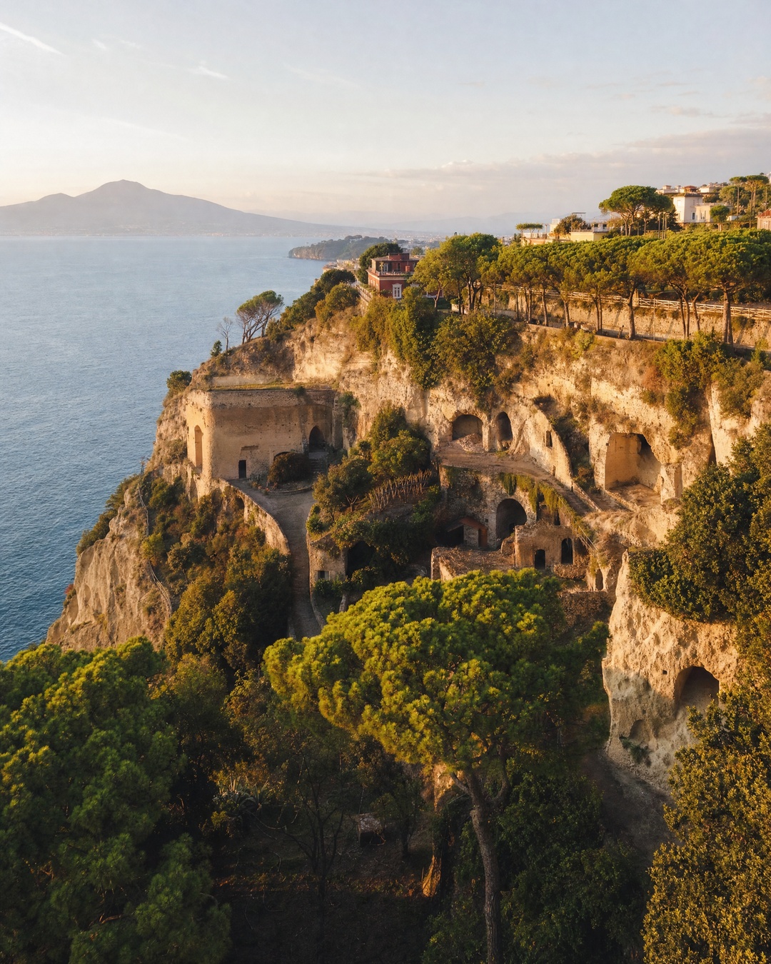 Perché Posillipo si chiama così: l'etimologia di Pausilypon e la tregua dal dolore