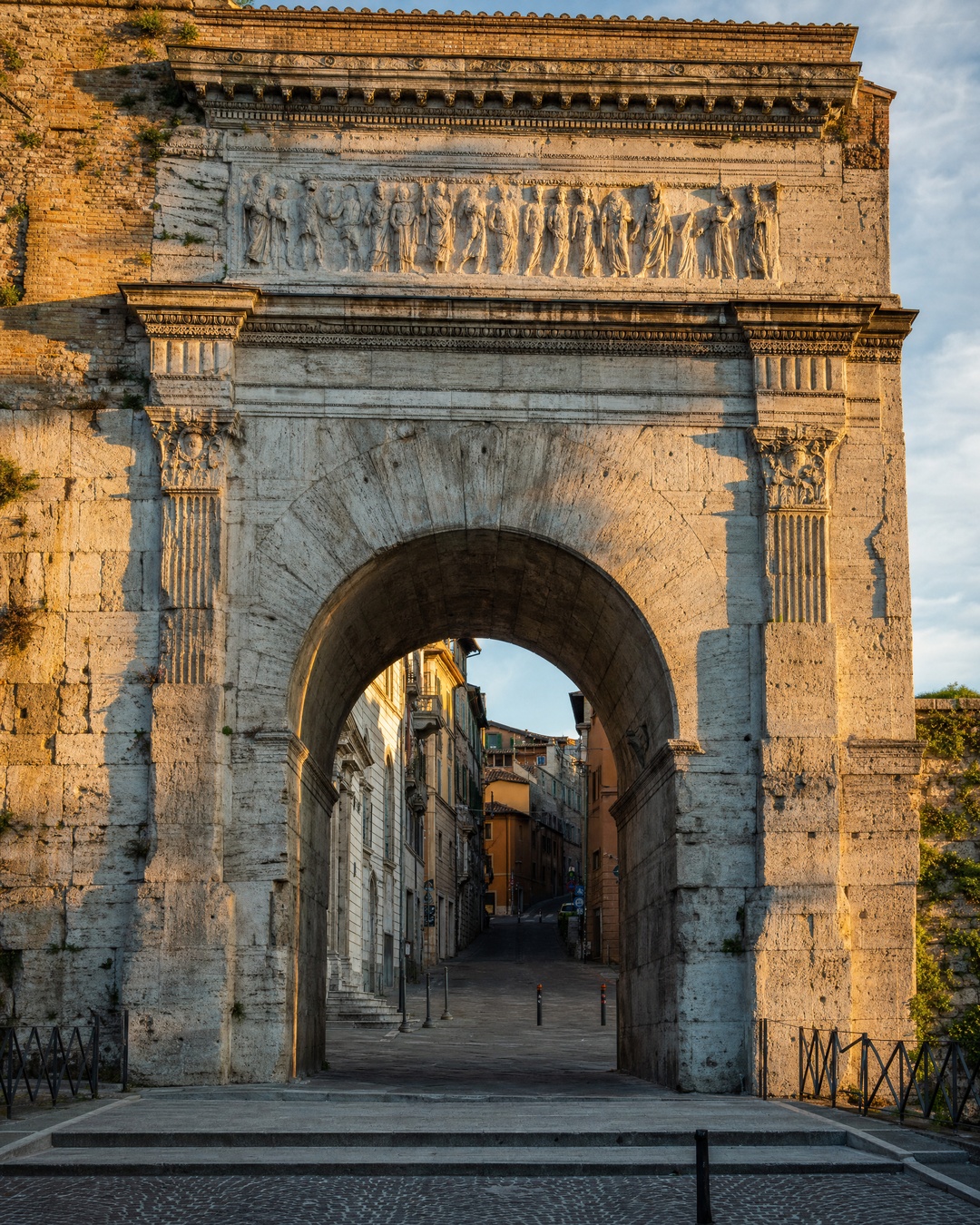 Perugia come potenza dell’Italia centrale: dalle mura etrusche al Comune medievale