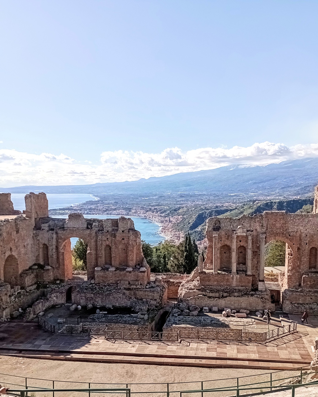 Cosa vedere a Taormina in un giorno: itinerario tra Teatro Antico, Isola Bella e centro