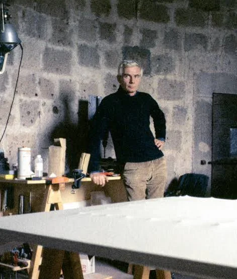 Lo spazio, la luce e il castello: Enrico Castellani e il suo rifugio d'arte a Celleno